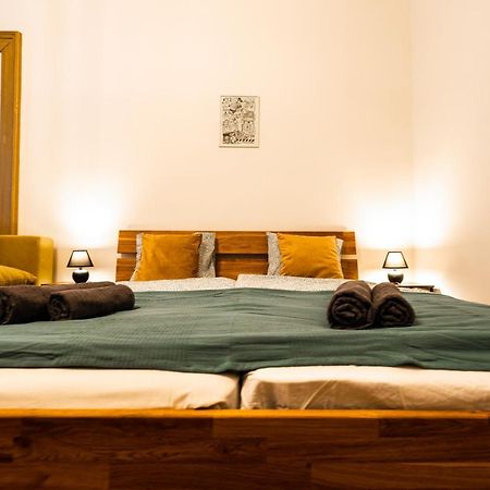Palace Quarter Suite Будапеща Екстериор снимка