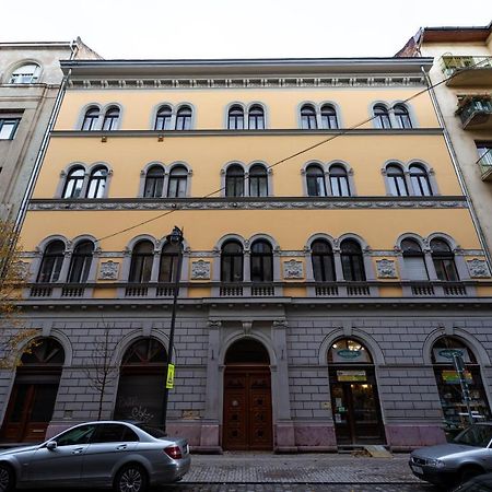 Palace Quarter Suite Будапеща Екстериор снимка