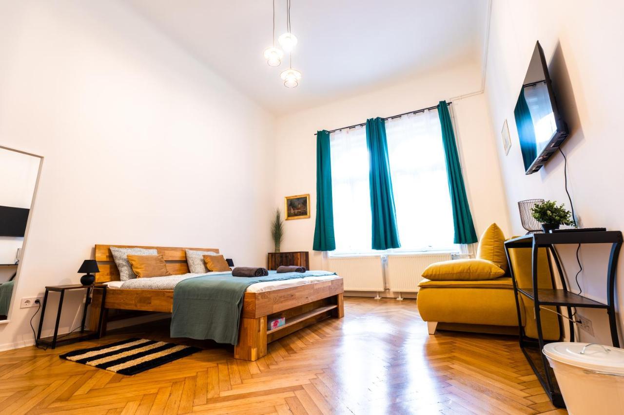Palace Quarter Suite Будапеща Екстериор снимка