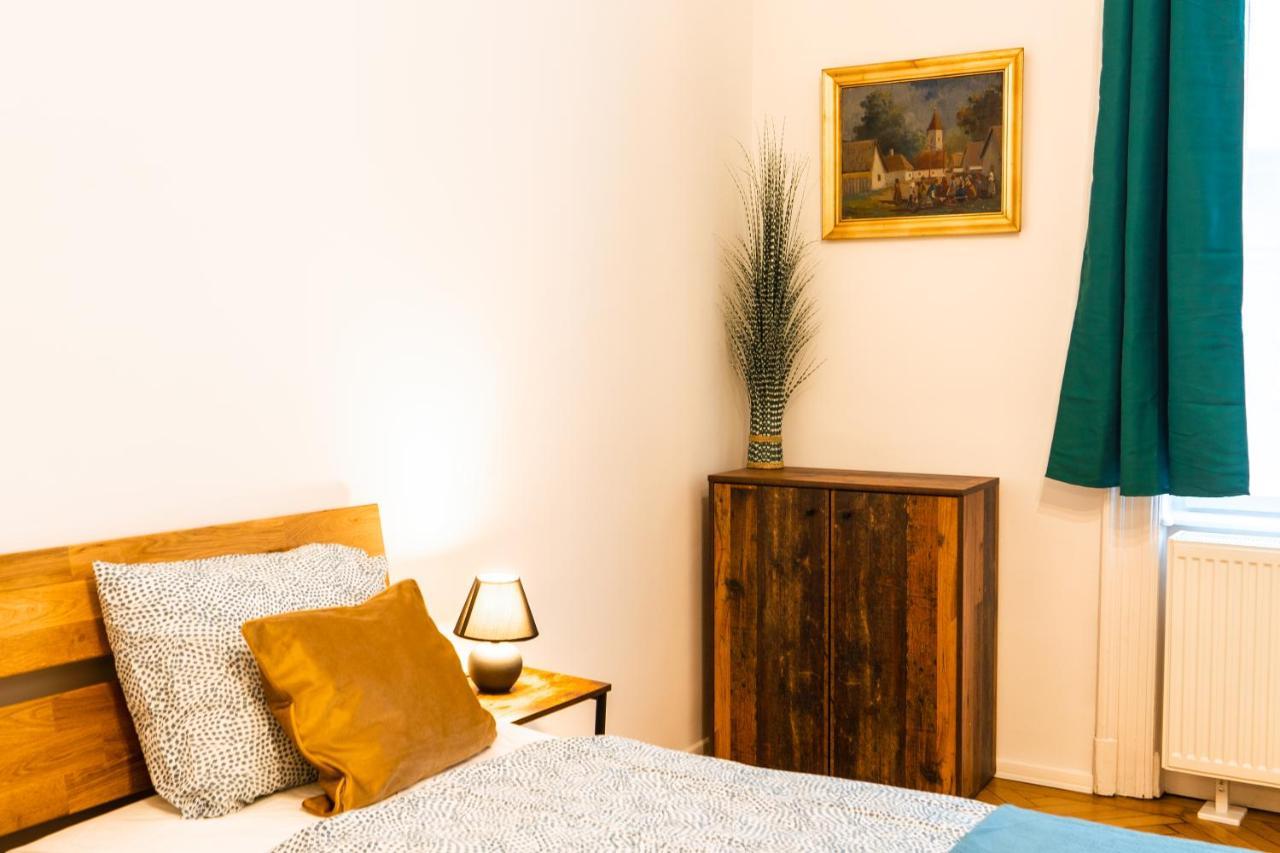 Palace Quarter Suite Будапеща Екстериор снимка