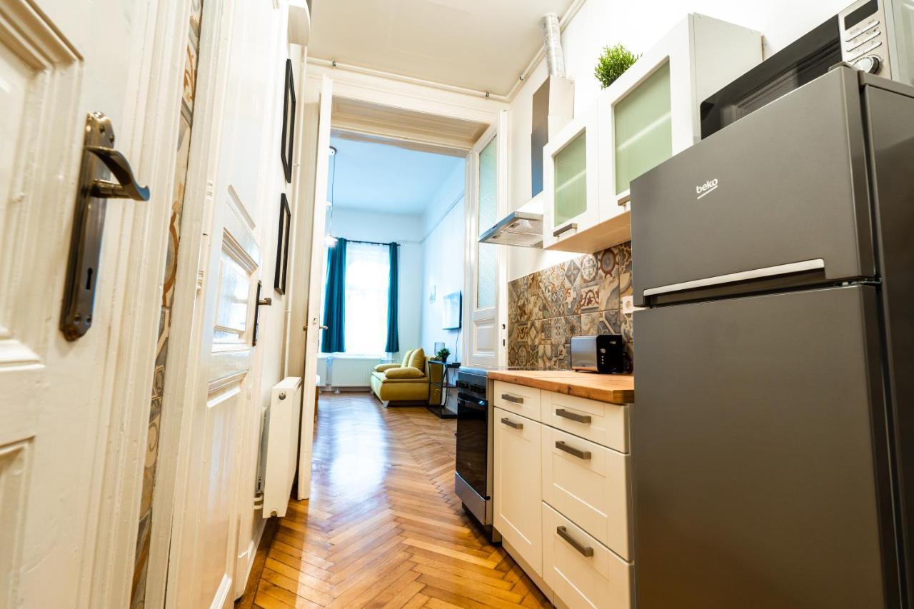 Palace Quarter Suite Будапеща Екстериор снимка